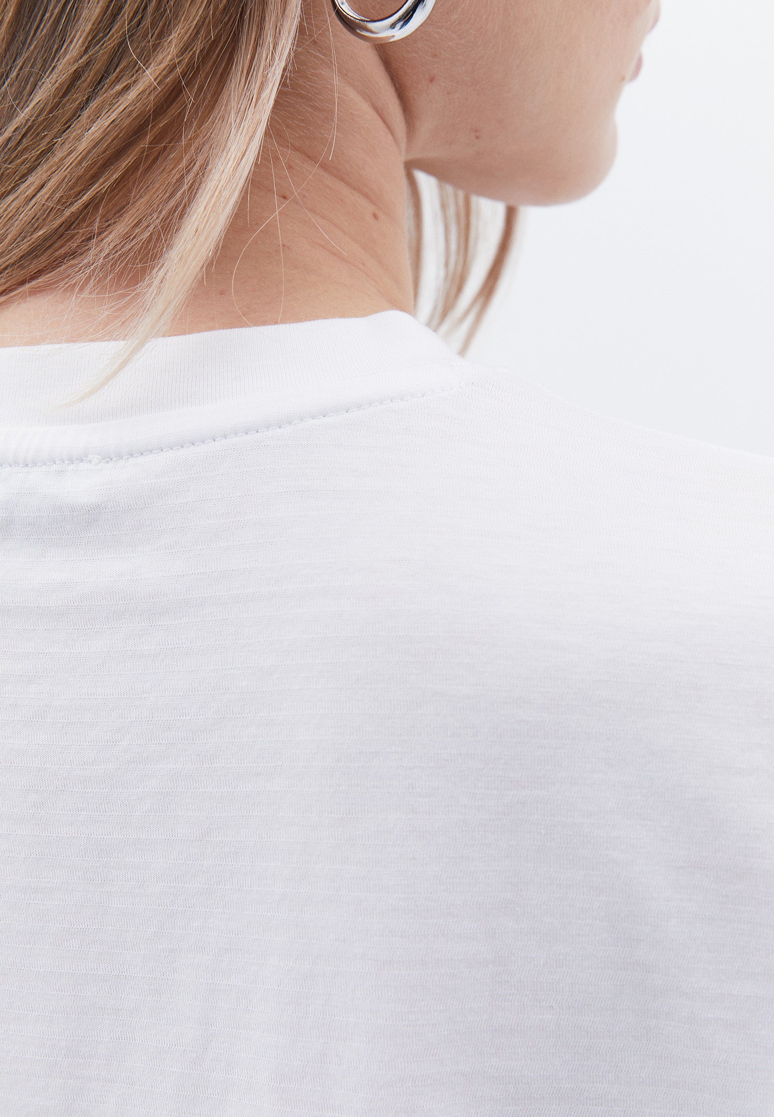 Cropped T-Shirt With Pocket Detail - WHITE