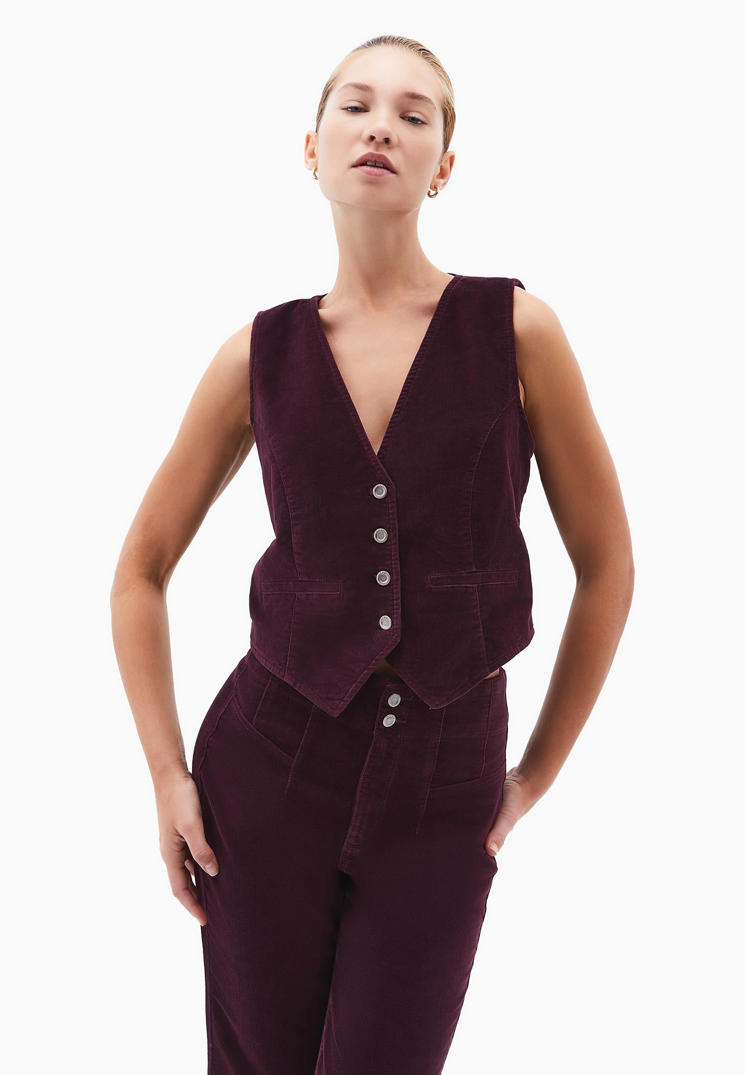 V-Neck Ribbed Velvet Vest - WINETASTING