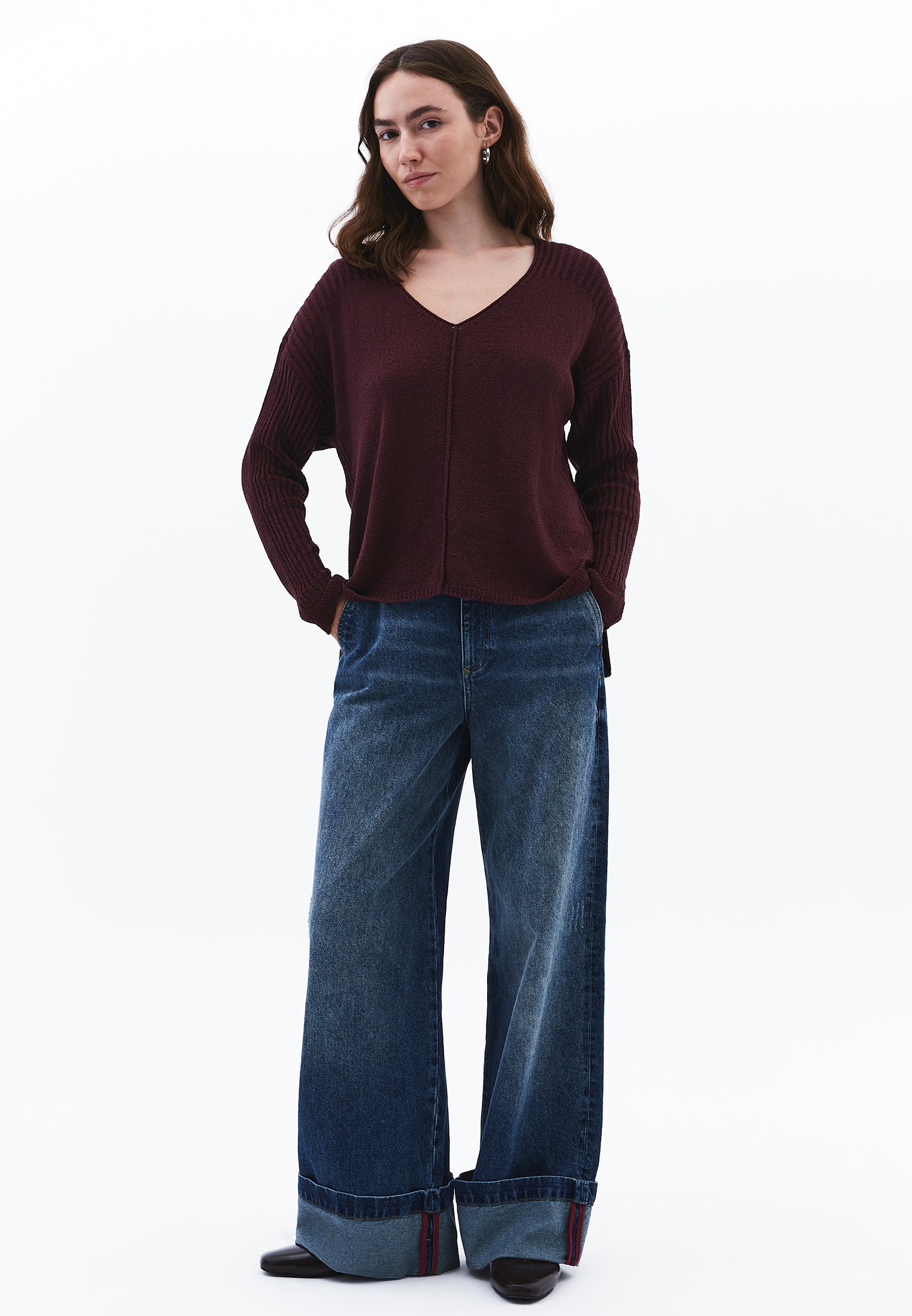 V Neck Standard Sweater - WINETASTING