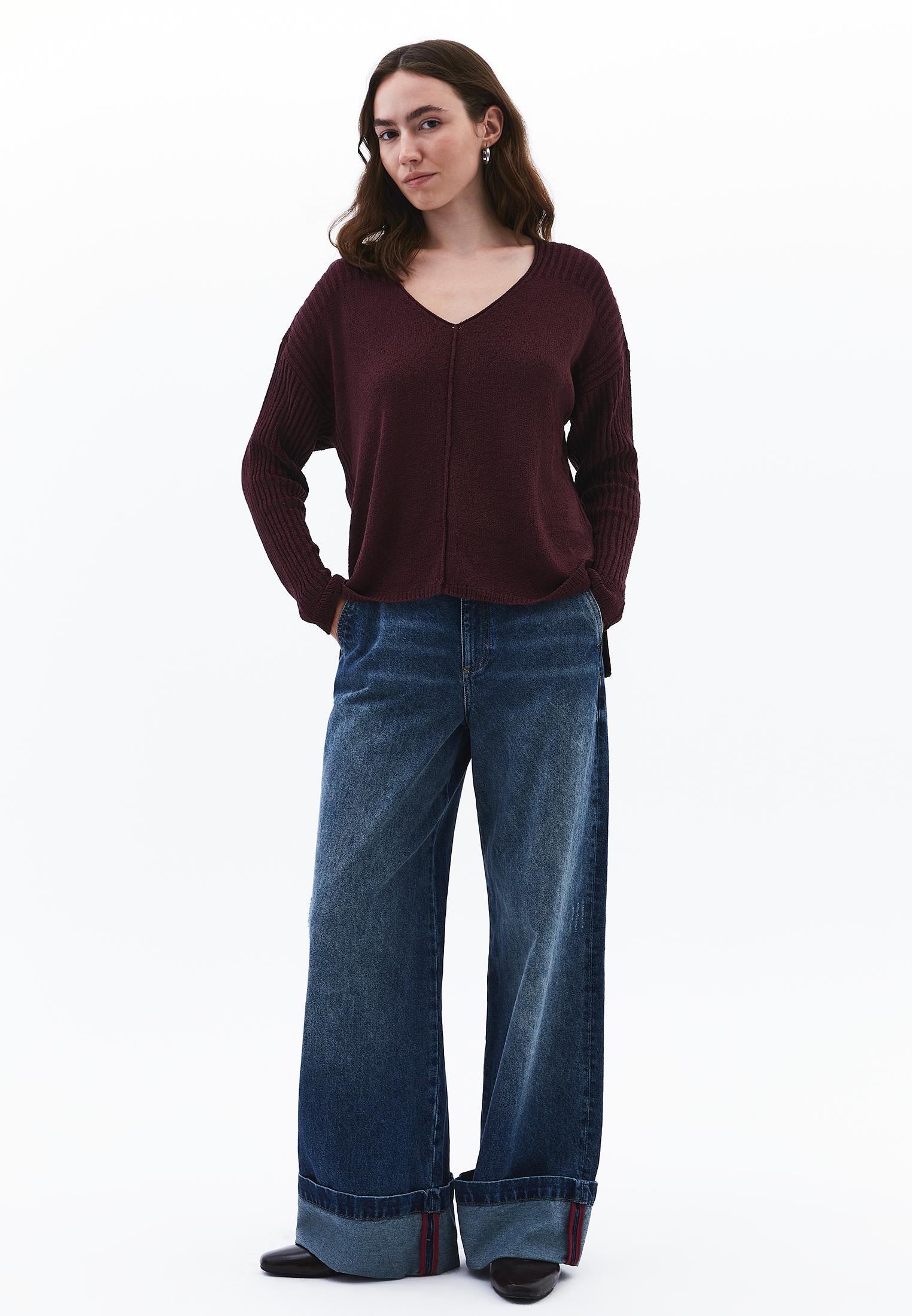 V Neck Standard Sweater - WINETASTING