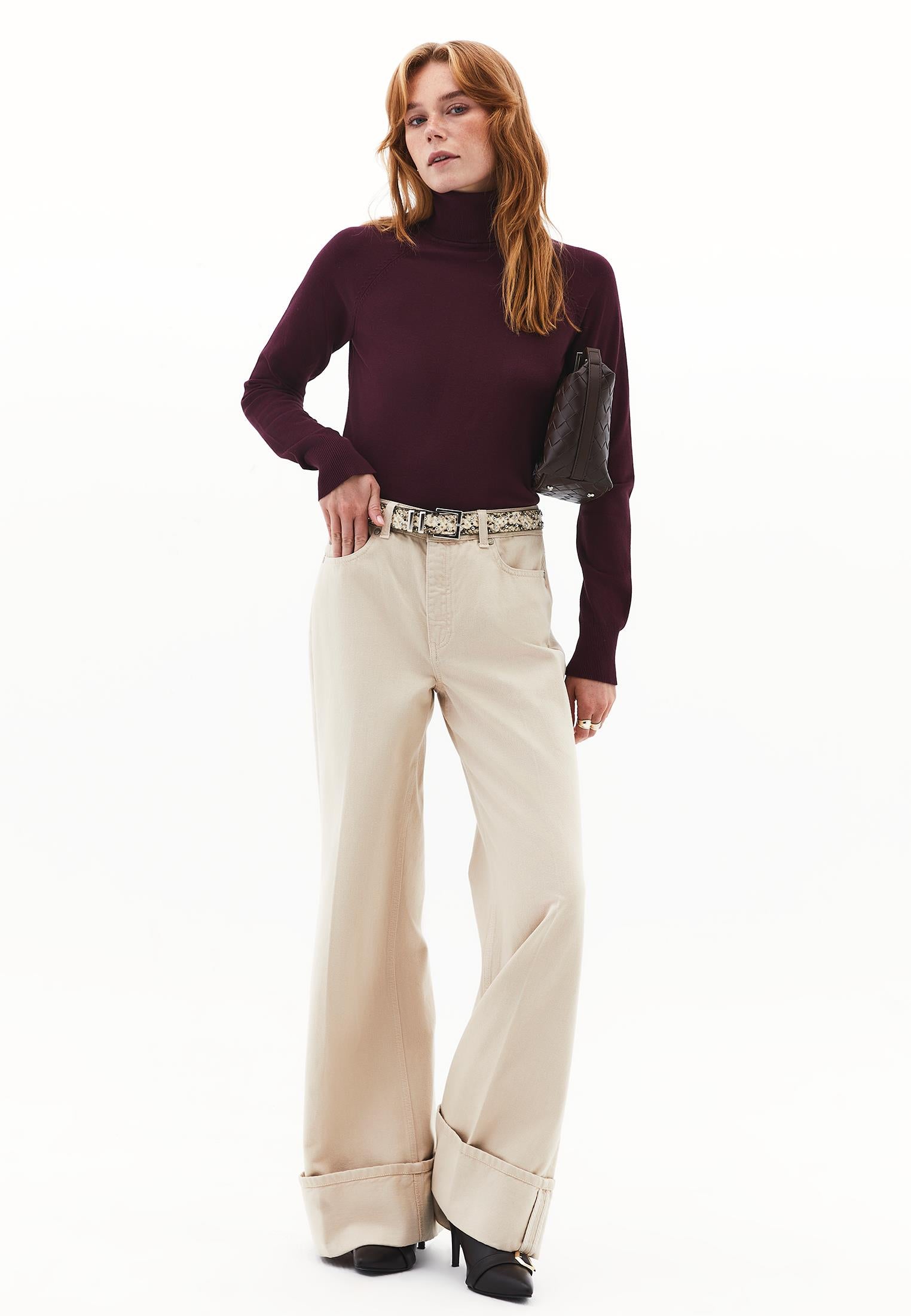 Slim Fit Turtleneck Knitwear - WINETASTING