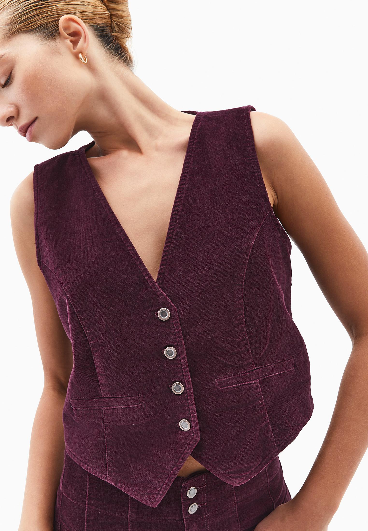 V-Neck Ribbed Velvet Vest - WINETASTING